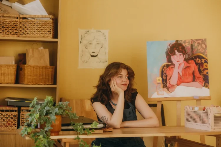 Mathilda dans son atelier